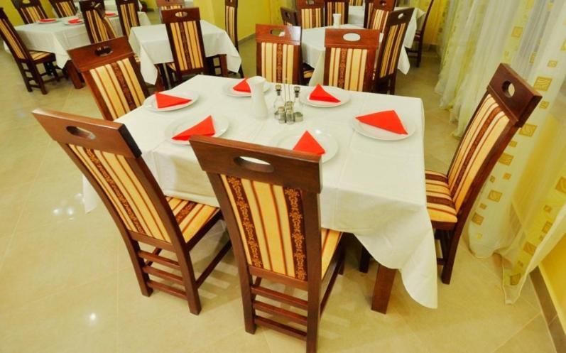 Camves Inn Sighetu Marmaţiei Buitenkant foto