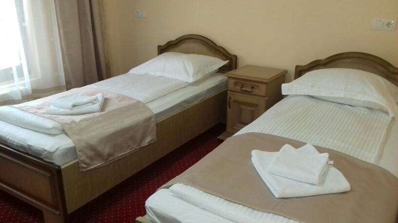 Camves Inn Sighetu Marmaţiei Buitenkant foto
